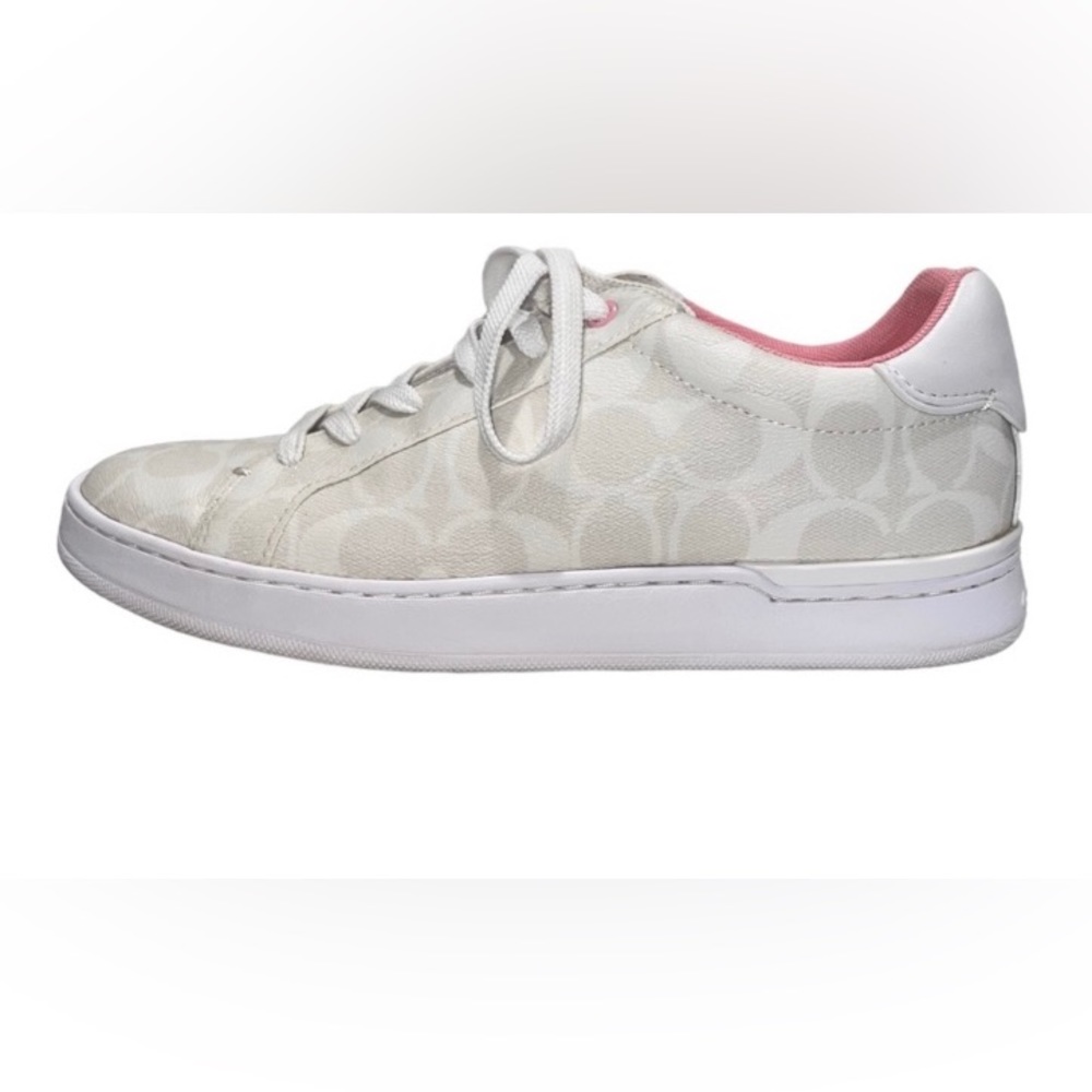 Coach Clip Low Top Sneaker In Signature
Canvas - Size 8.5